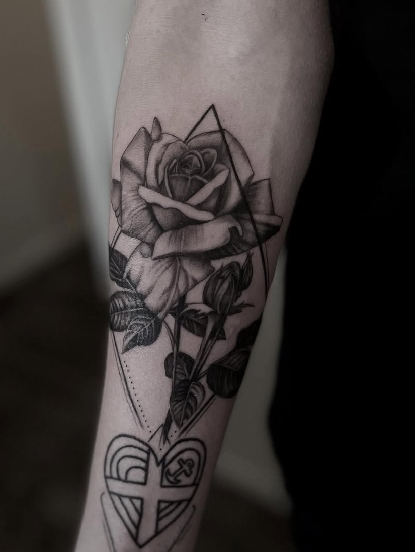 Realistisk rose med geometri af Nicki