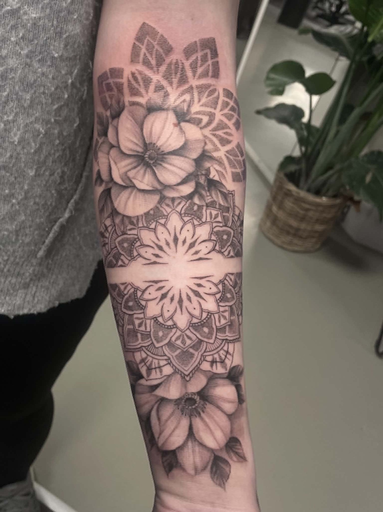 Ornamental mandala underarm-tatovering af Nicki