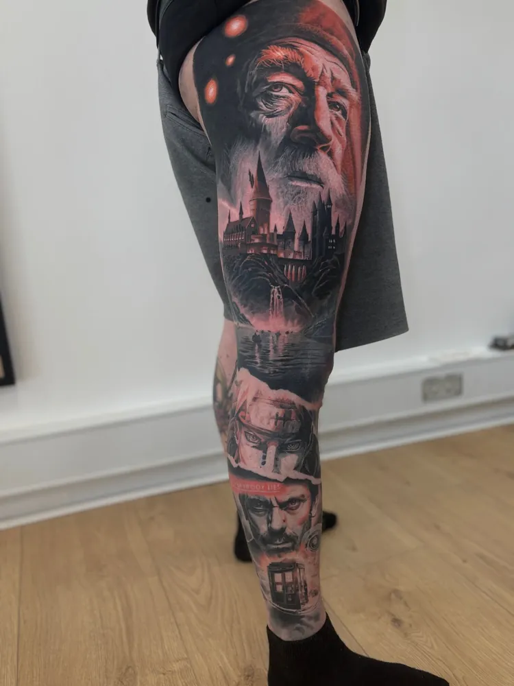 Farverealistisk sleeve med portrætter og filmmotiver af Christian hos TM Tattoo
