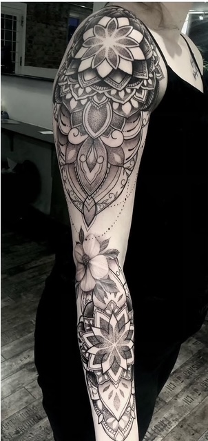 Fineline mandala sleeve